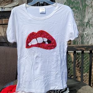 Women's sparkle lip tee xl